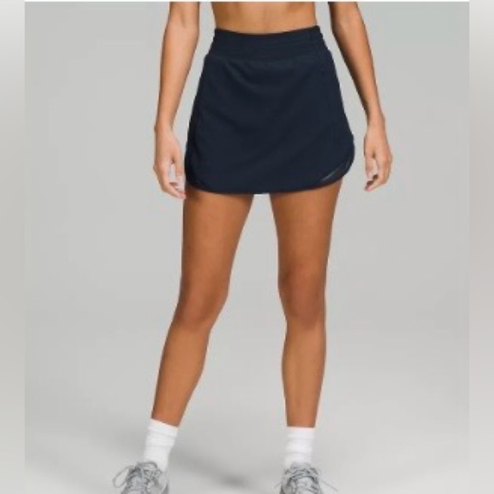Lululemon hotty totty black skort. Size 6.